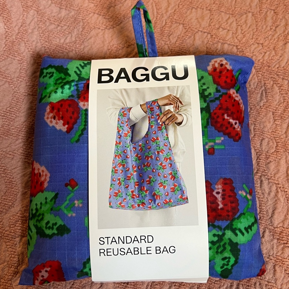 NWT Baggu Wild Strawberry Standard Reusable Bag